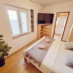 Vanessa Apartment *