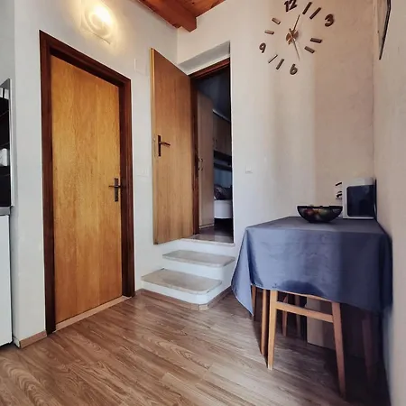 Vanessa Apartment *